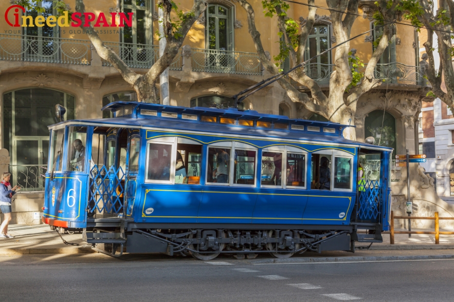 Синий трамвай в Барселоне